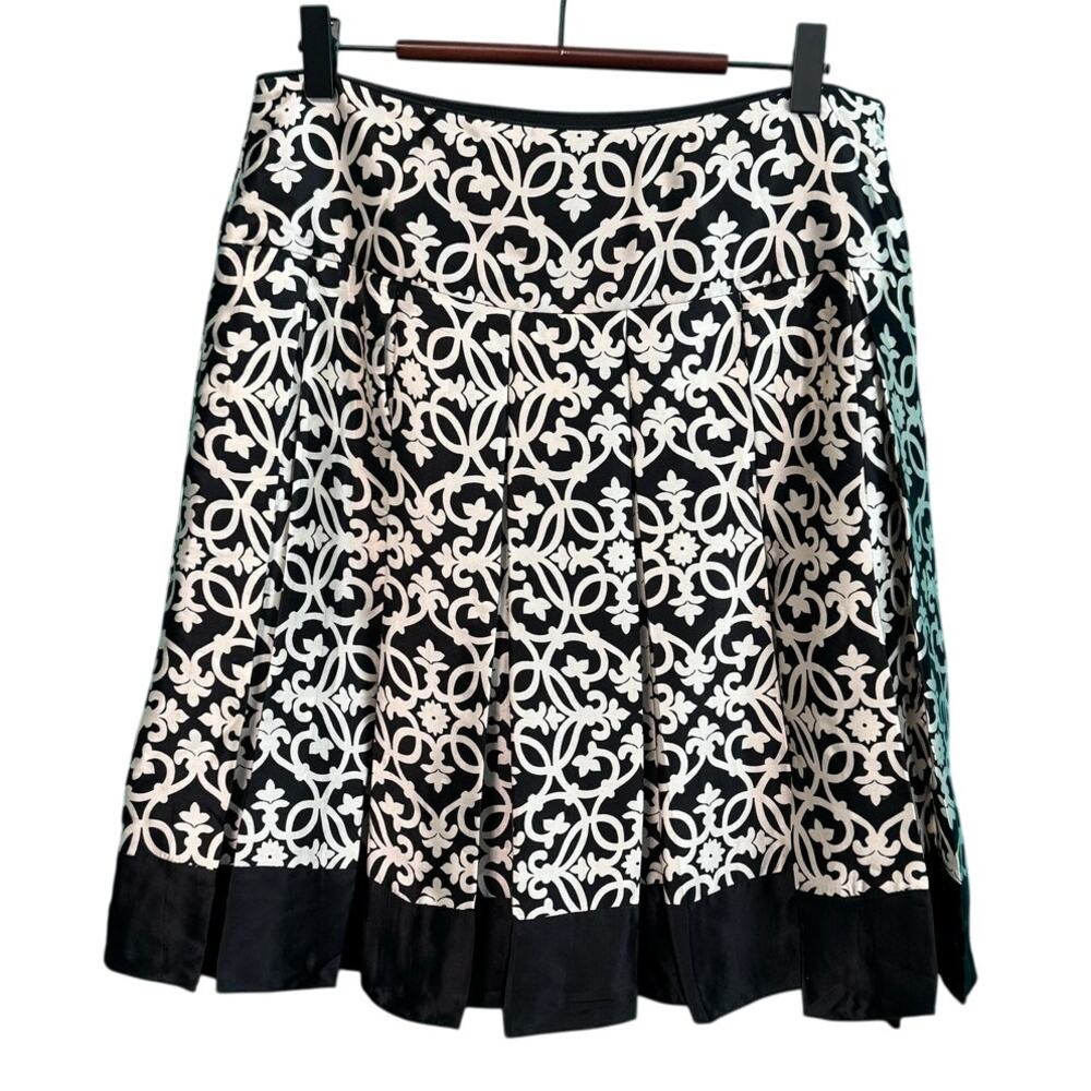 White House Black Market 100% Silk Pleated Mini Party Skirt Women's 6